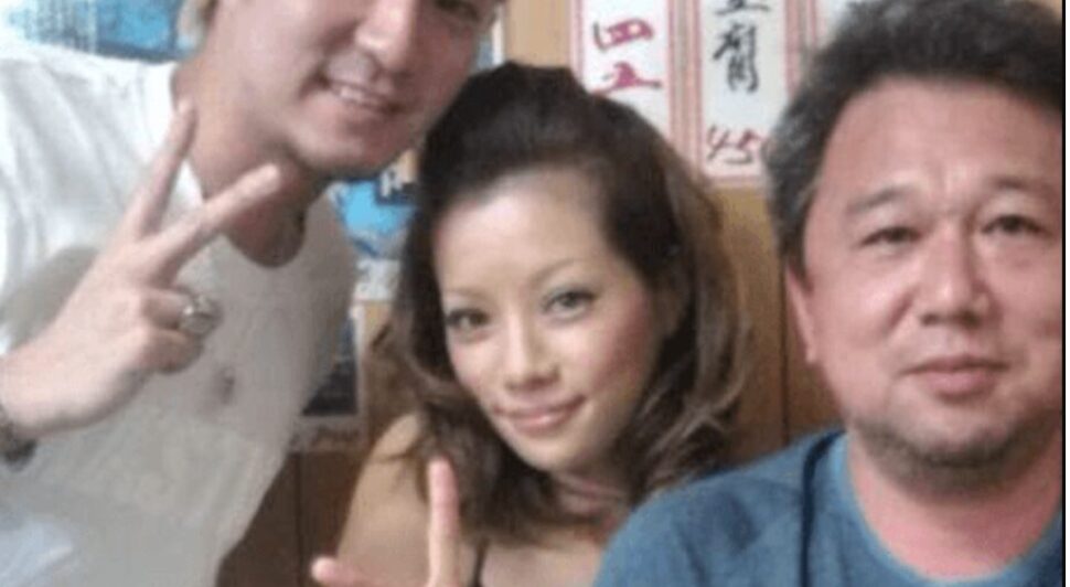 帆足友紀と二人の男性客
